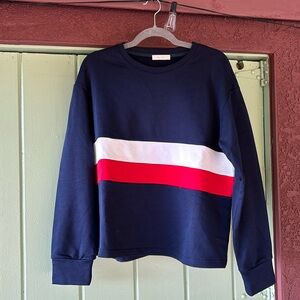 Striped Crewneck
Boxy fit